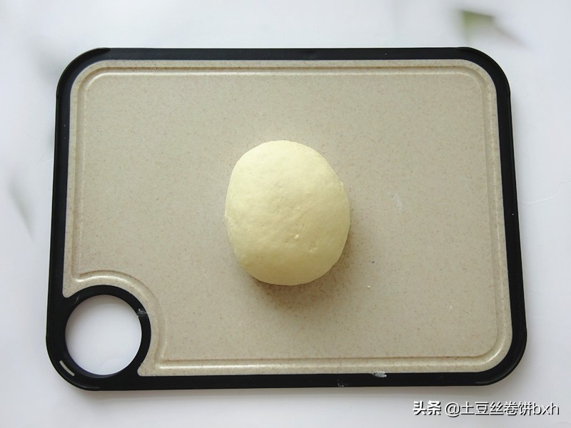 烧饼这么做真省事，平底锅就完成，多加一样材料太香，冷热都好吃