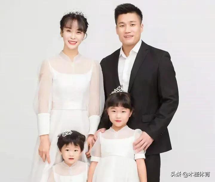 吕小军的故事：17岁借钱训练，29岁娶爱妻，37岁＂高龄＂再夺金