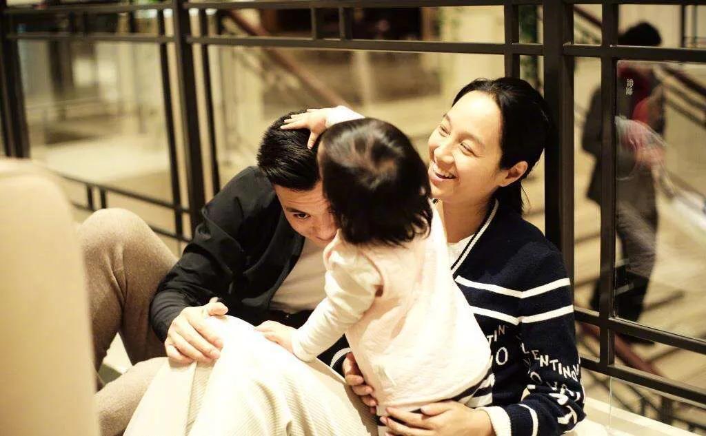 周一围黑粉粉头朱丹：她真的惨不自知吗？不，