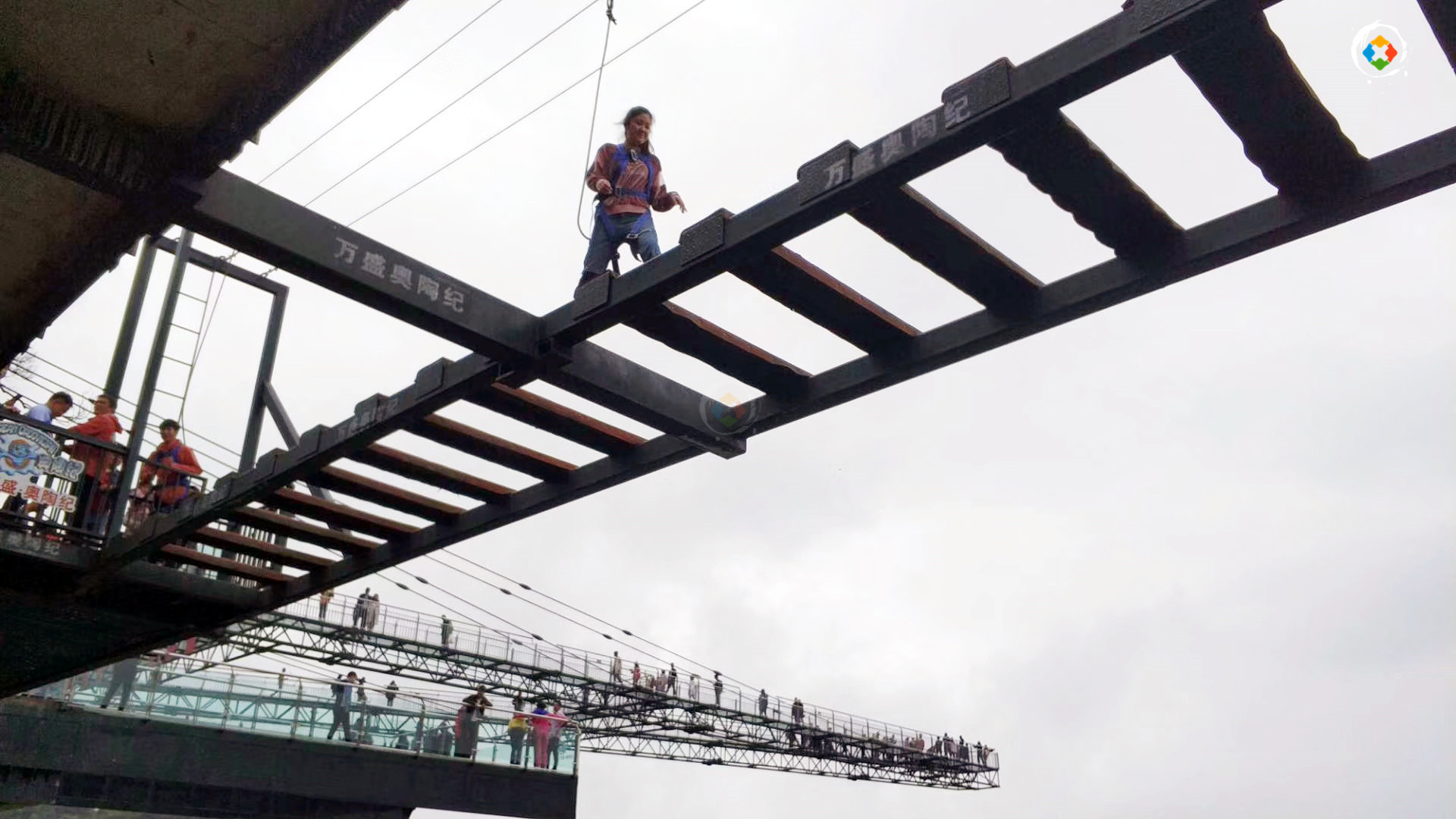 重庆奥陶纪景区恢复开放，死亡事故无任何解释，游客能放心？