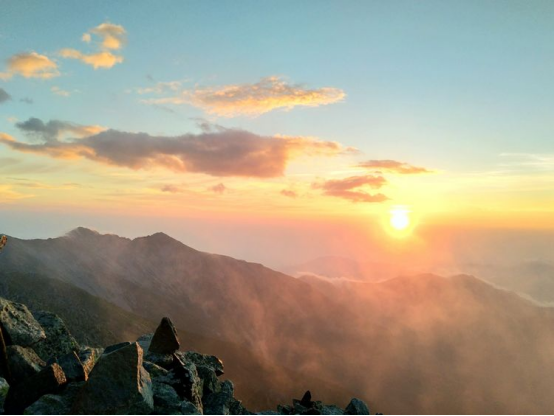 来陕西必去的两座山，一座是华山，另一座是我国大陆东部第一高峰