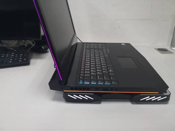 火爆游戏也要冷静对待-超频三冰斧PC-5RGB游戏笔记本散热器评测