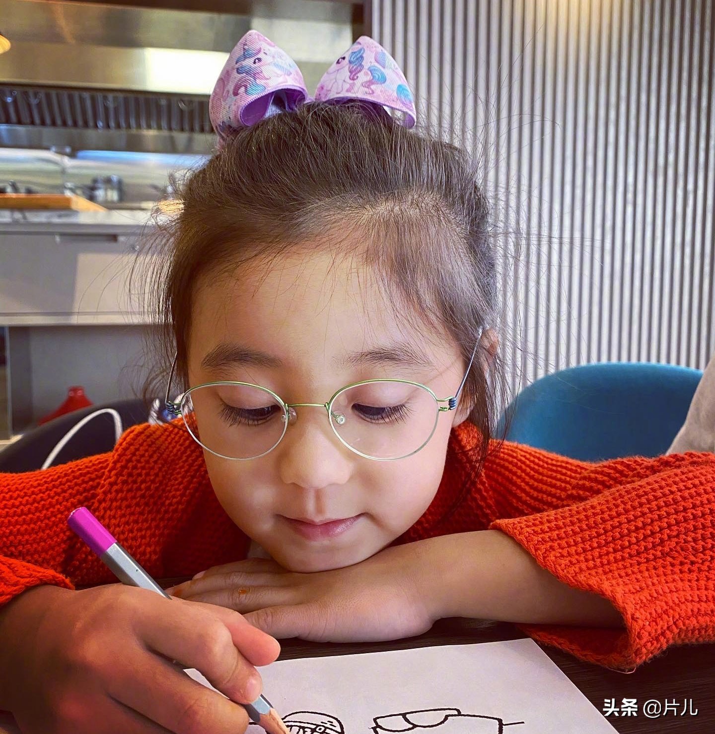 育儿|贾静雯分享育儿经验：自曝5岁女儿咘咘查出患先天弱视 两眼视差600度