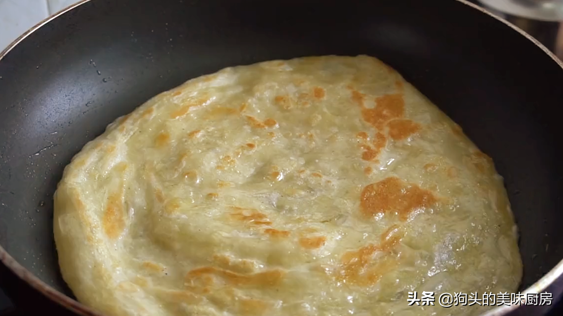 手抓餅家常做法，不用揉麵，外酥裡軟，和外面賣得一樣好吃