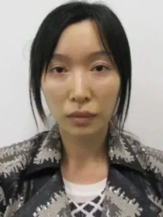 华人女子竟是澳洲大毒贩，遭国际刑警通缉，整容换头藏在墨尔本