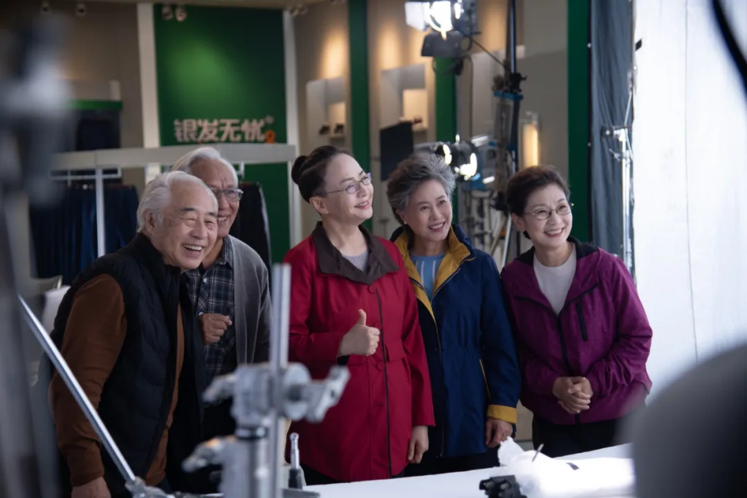 中国著名演员宋丹丹代言银发无忧品牌,签约仪式在北京盛大开启