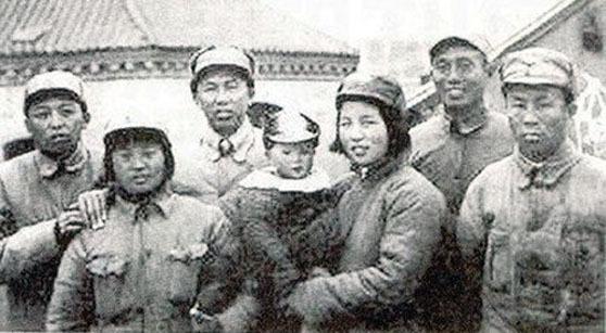 这个中将一扁担打死土匪，人称“萧诸葛”，飞