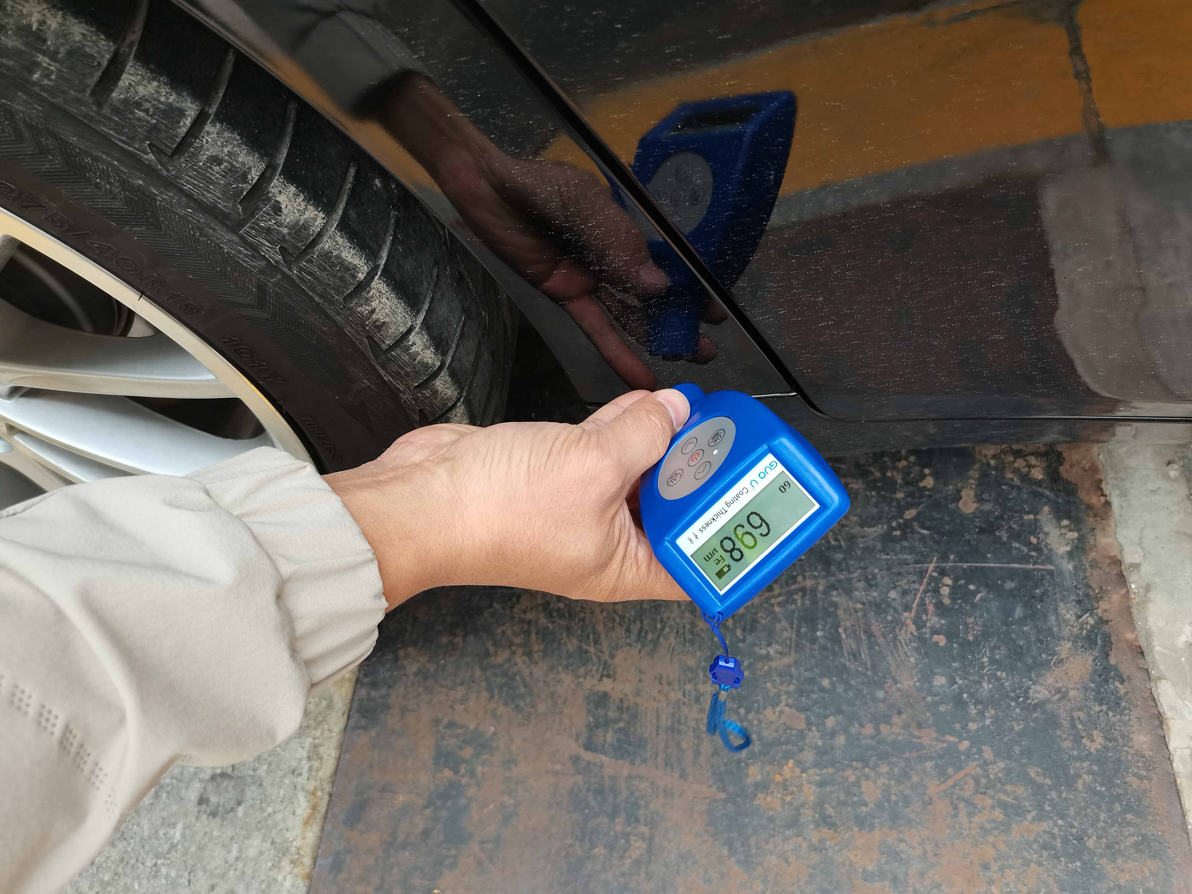 高手請進(jìn)來研究，寶馬740，庫存6年的新車，表顯近8千公里？
