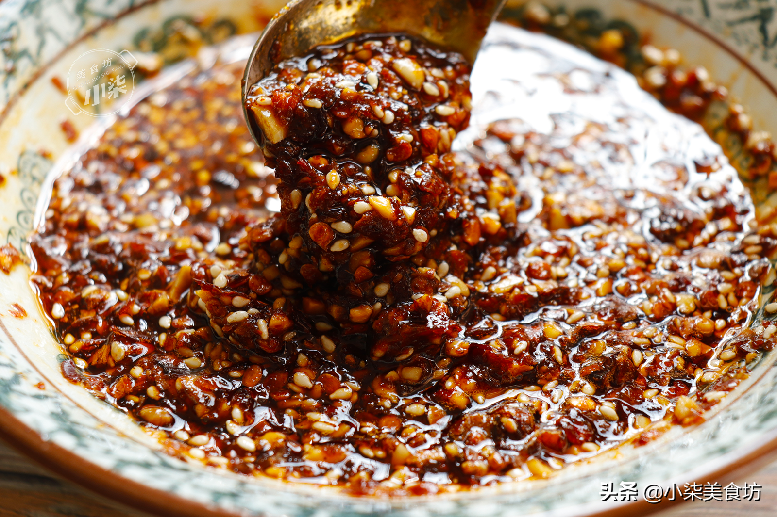 辣椒酱好吃有诀窍，多加这一步，辣椒油才香，为年夜饭做准备