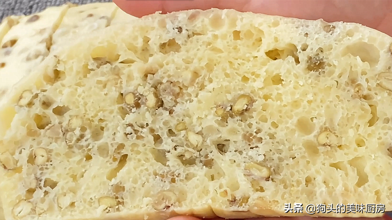 夏天多吃绿豆，教你一个做法，加2个鸡蛋进去，出锅香甜又暄软