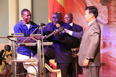 ��Ѷ�й���ح���ǵ�һ���á�ȫ������ѡ����޷��й�ϵ�ķ����쵼��