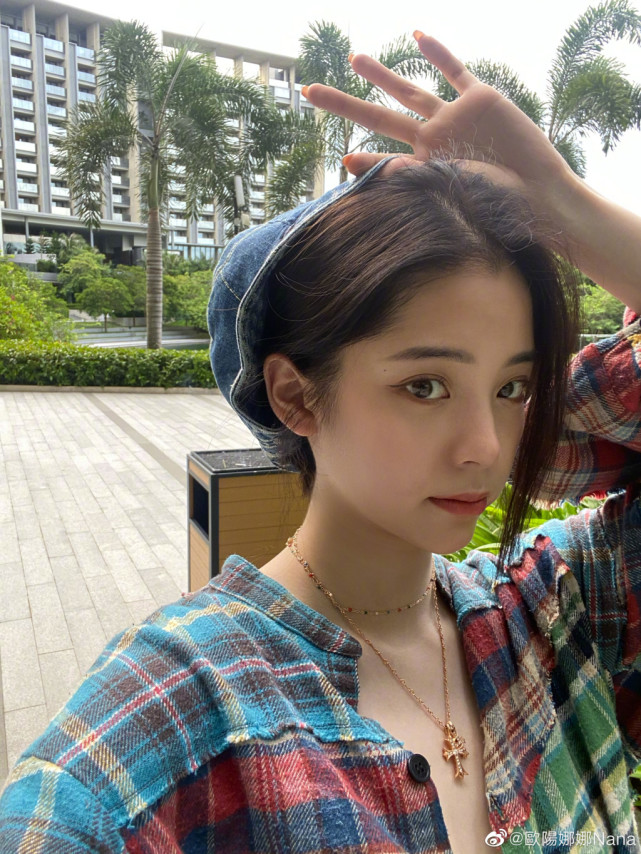 After pulling a hair, still be alled alone kiss, europe Yang Nana is annoyed by new man, the netizen oppugns hype however