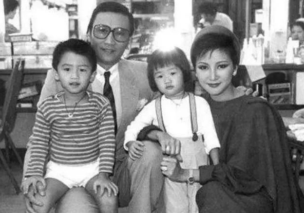她是張柏芝婆婆！28歲「甩美國富豪」嫁浪子生下巨星　49歲嫁「小11歲老公」被寵21年