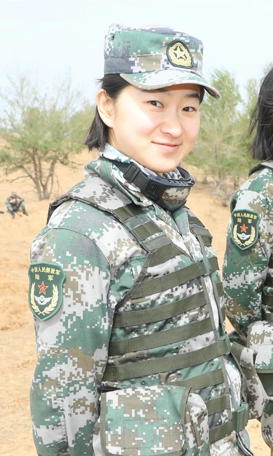 女兵入伍前后变化太大！网友：不一样的美，限