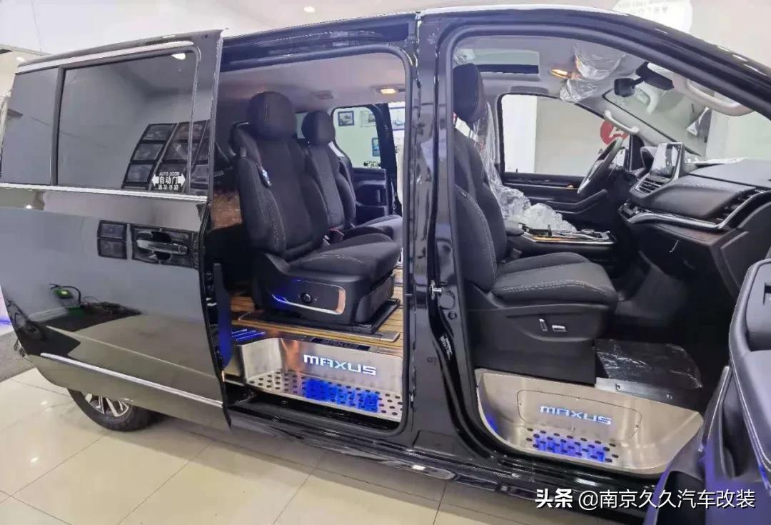 大通G20福祉改装车,专为行动不便的人士所设计