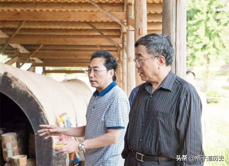 14年的婚姻却抵不过一时温情，余秋雨的婚姻为何如此？