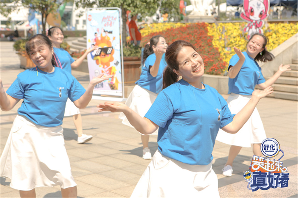 “百人挑战完美微笑”暖心开启 《笑起来真好看