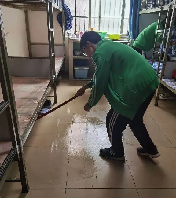 卫生是根本 运动是方式丨双流建校开展春季校园爱国卫生运动