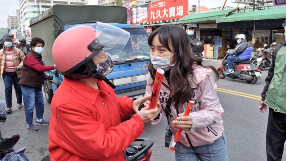 害怕了？ 台獨政客開始討好民眾