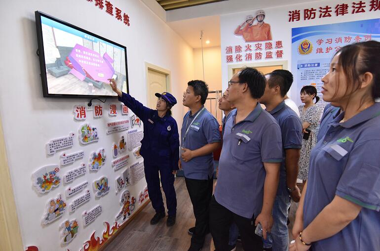 江西上饶：讲授消防救援 构建平安园区