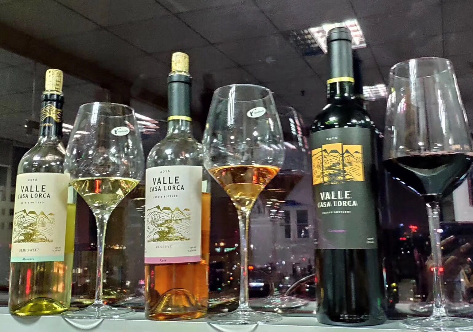 干红葡萄酒中的“干红”是什么意思？