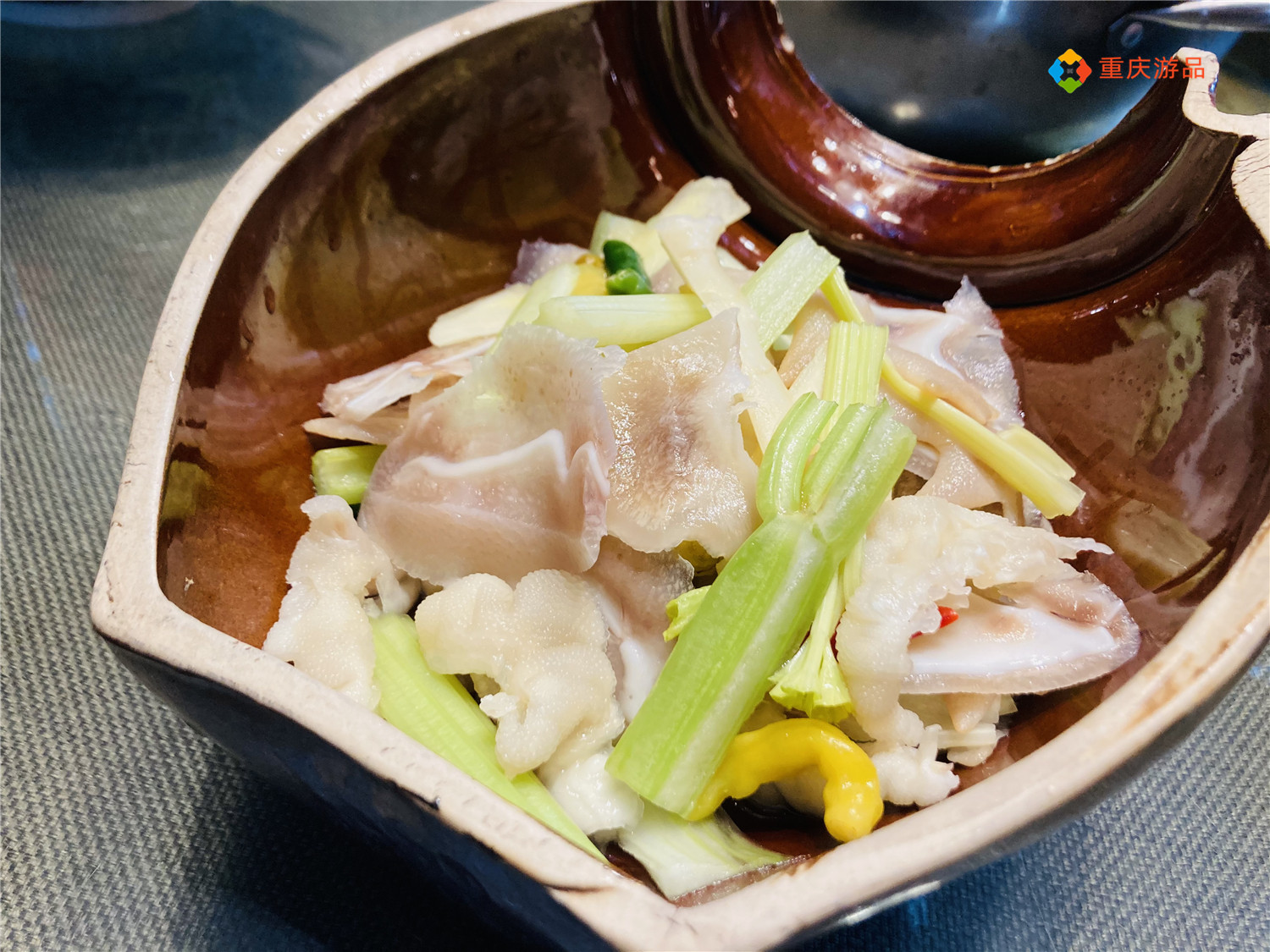 重庆方言：穿插在两顿饭之间，“打幺站”就是本地人的下午茶