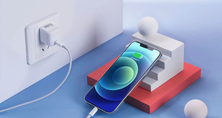 小方糖来“调味”，iPhone 13也要有小方糖充电头才“真香”