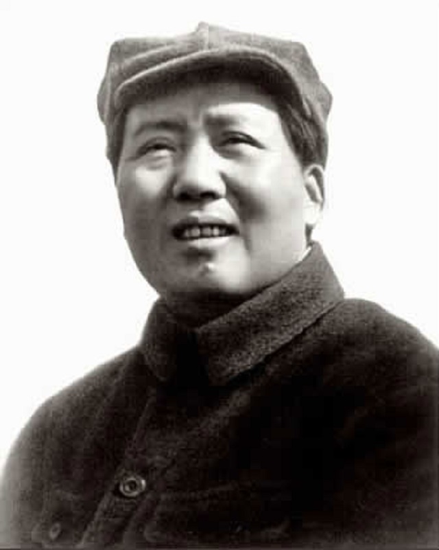 新中国第二代领导人华国锋，为何没能葬在八宝山？原因令人动容