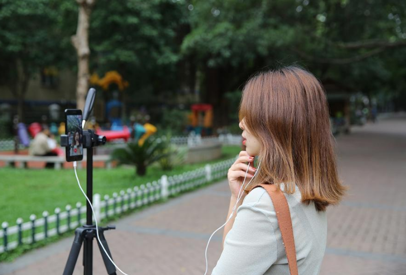出狱两年后郭美美现状曝光：烧钱的吃瓜网友，