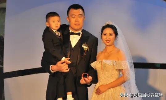 被误认成日本人，杜锋十分不爽；韩德君喜添爱女，现已是儿女双全