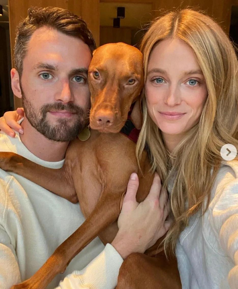 Happy blessing announces to be engaged with cummer exceeding a standard, zhanmusidi displays a blessing for a short while