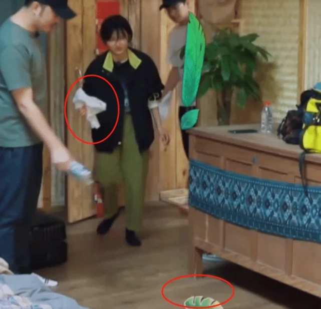 蘑菇屋传出一声厕所爆炸了，全员不知所措，谁注意张子枫的表现？
