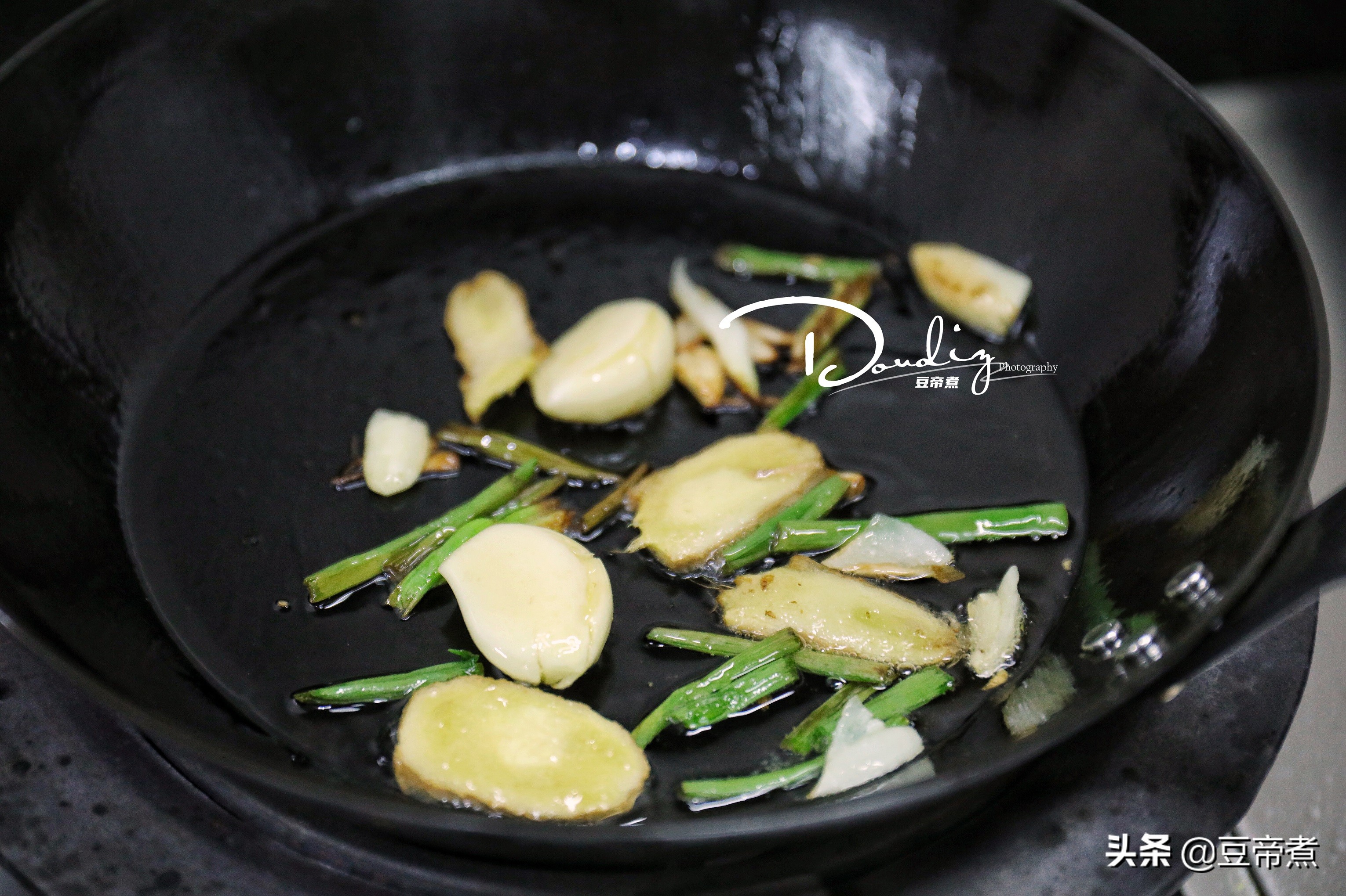 不要再做可乐鸡翅了，试试这个更好吃的做法吧，口感酸甜特别有味