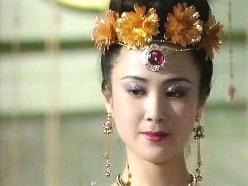 “最美妲己”傅艺伟：25岁爆红后息影经商败光家