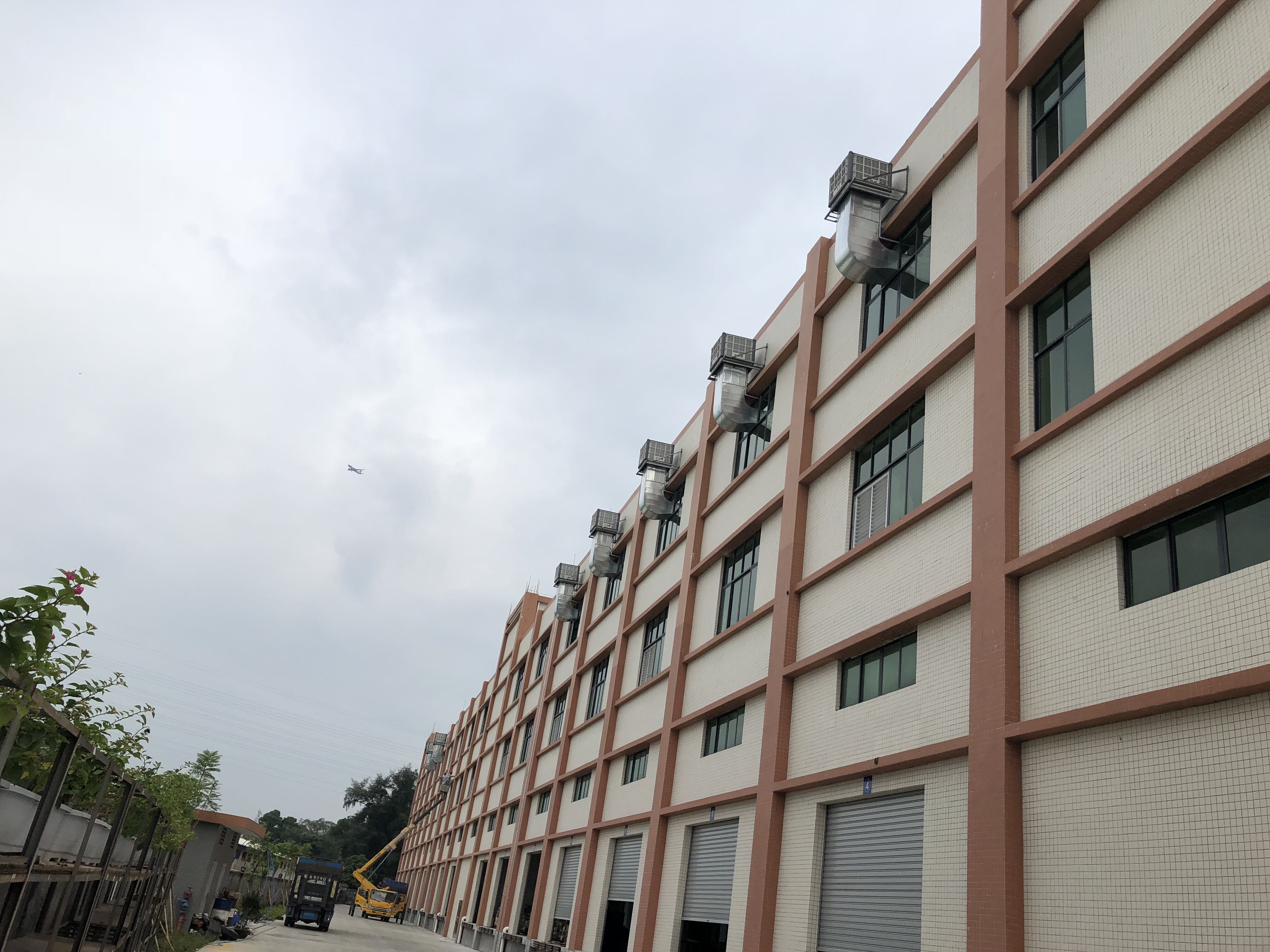 高大空間工作生產(chǎn)如何選擇合適的水冷環(huán)?？照{(diào)