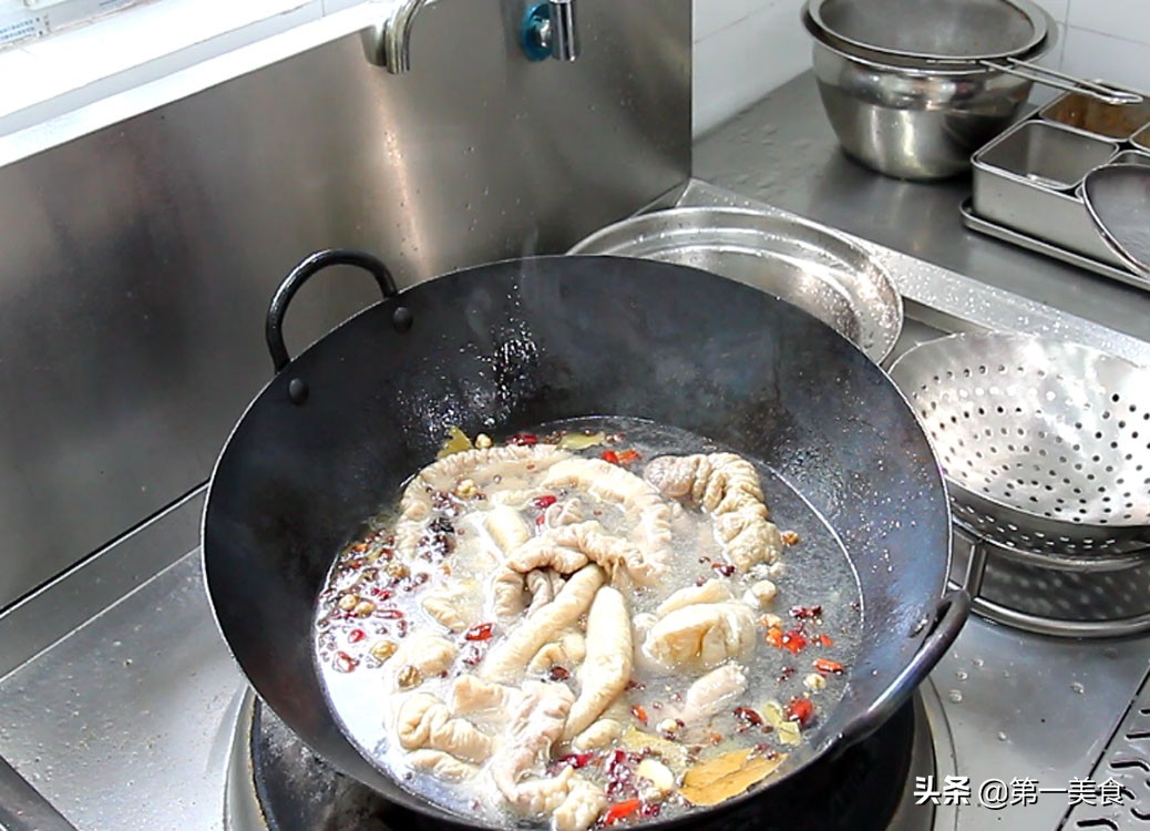 图片[6]-干锅肥肠掌握这个技巧 肥肠鲜香酥脆 不老不嫩 连吃两碗米饭-起舞食谱网