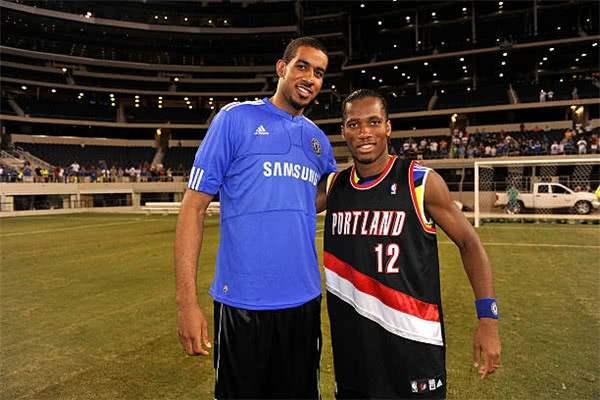 巨石強森也不敢站NBA球員身邊？瞬間變成“小石頭”，差距太大