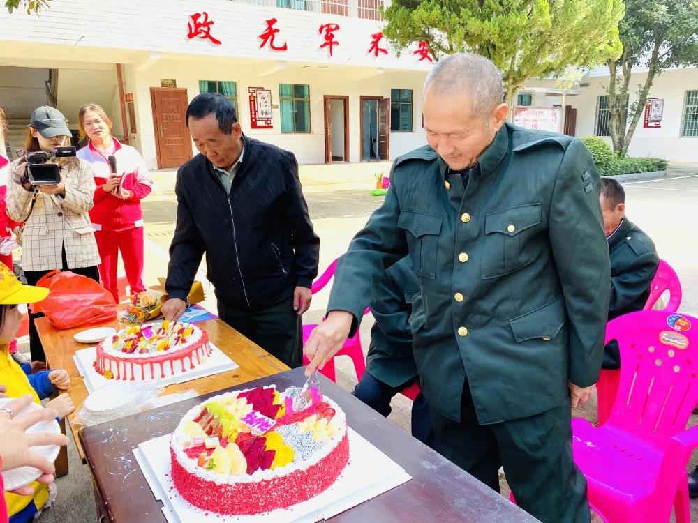 「娄底理想幼儿园」九九重阳节，浓浓敬老情——走进光荣院