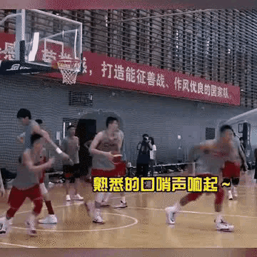 杜锋的执教风格顿时变了，已经被判定为两个人了。轻声细语，郭少周琦归来
