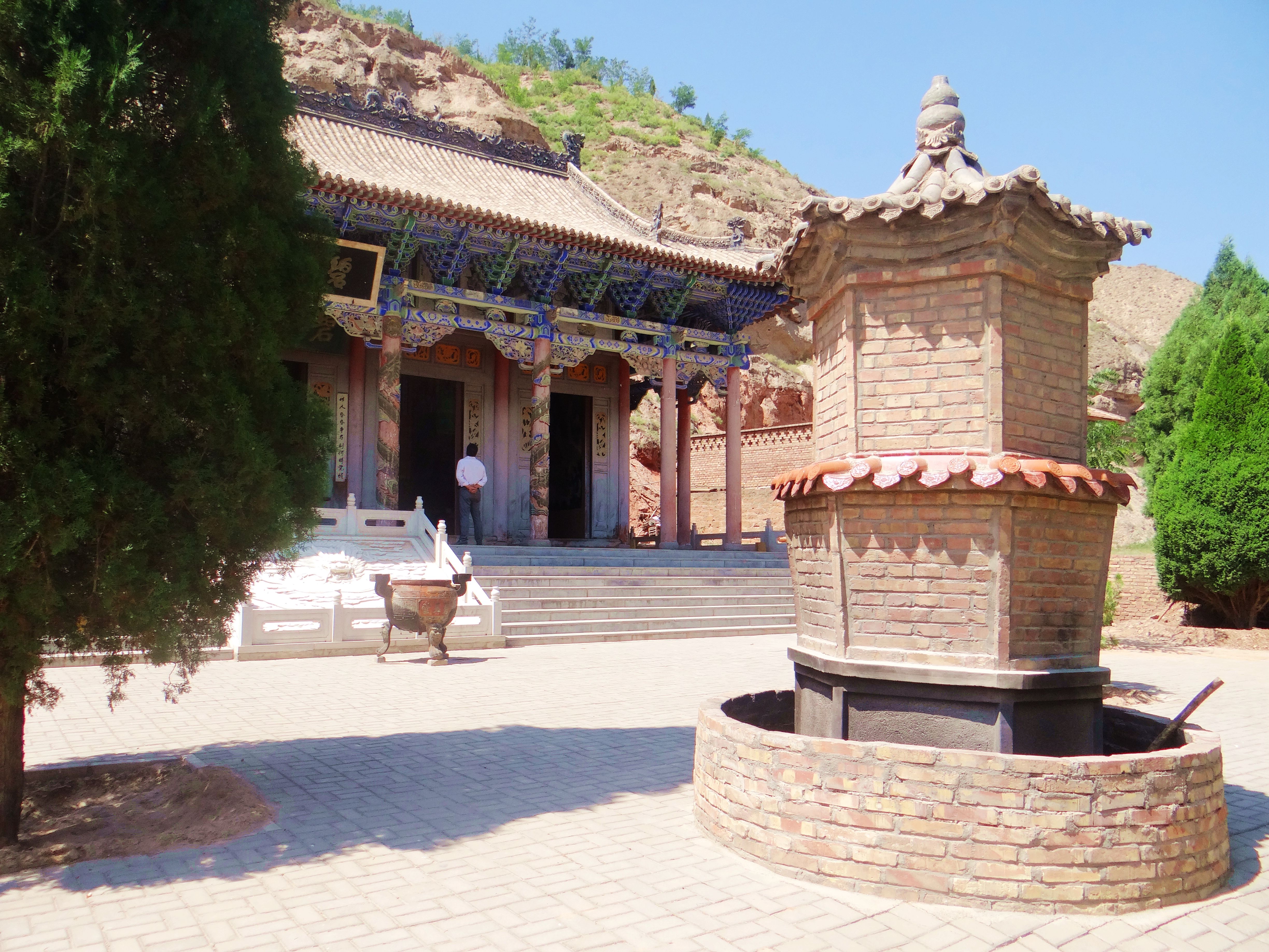 An ancient temple in the deep mountains of 1,400 years, 36 temples and grottoes, a very spectacular scenery