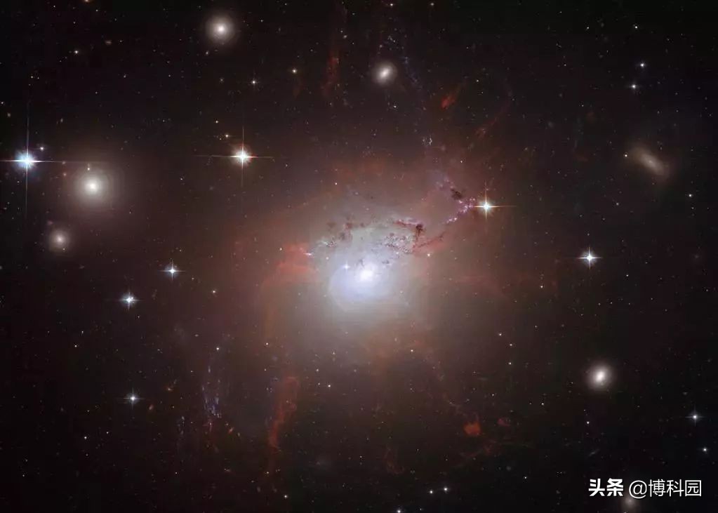 发现透镜状星系，即使在一次大恒星形成之后，也有恒星形成活动
