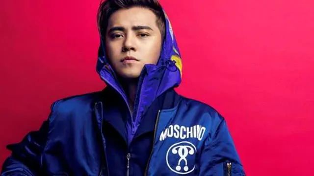 “妈宝男”有多恶心？前4个都是演戏，他40岁还