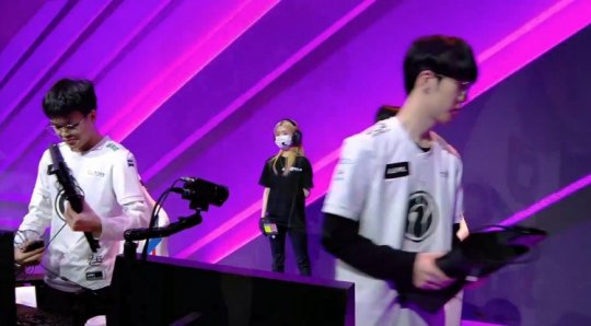 Guan Zeyuan shifts to an earlier date dispatch congratulations, heart cloud color is premonitory play week of 6 games! IG is turned over the reason was found