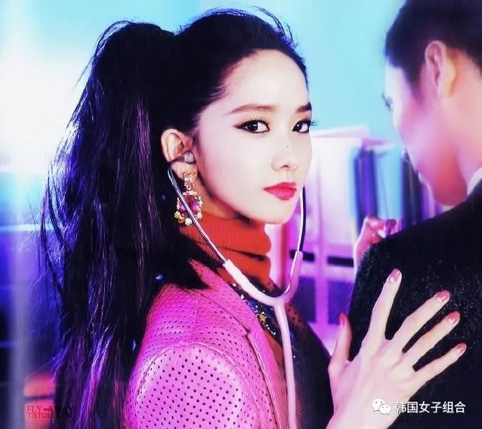 这位女团爱豆出道十五年来不变的美貌,每个时期都很惊艳