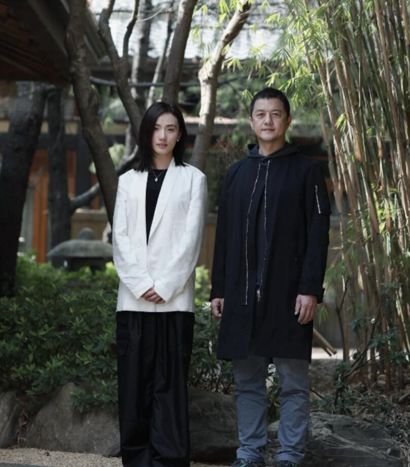 Wang Fei thanks thunderbolt sharp edge long-unseen with casing, emersion " the century pulls a hand " good sweetness, li Yapeng however conditions is dismal