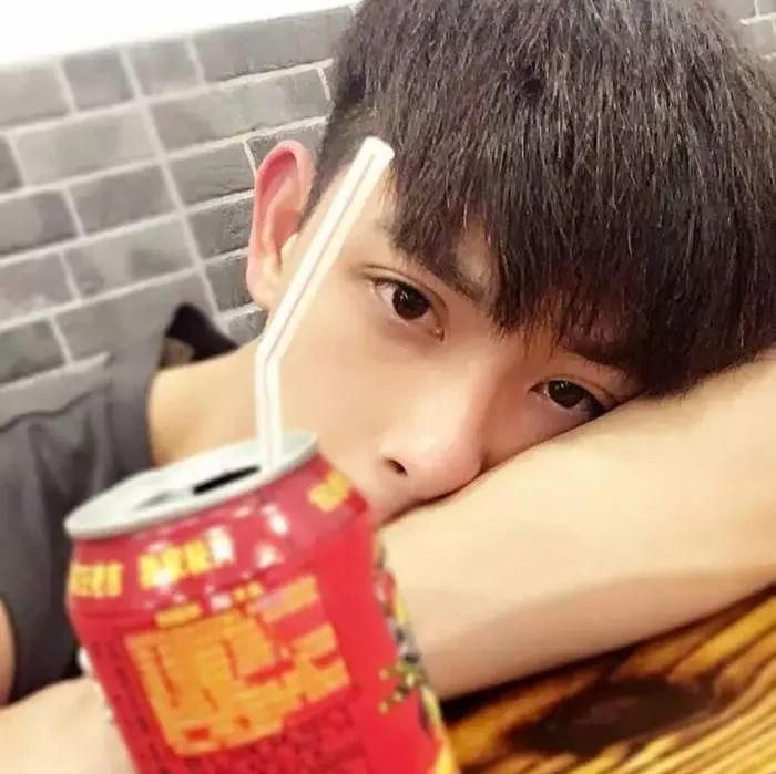 比较好看的图片头像男生霸气冷酷