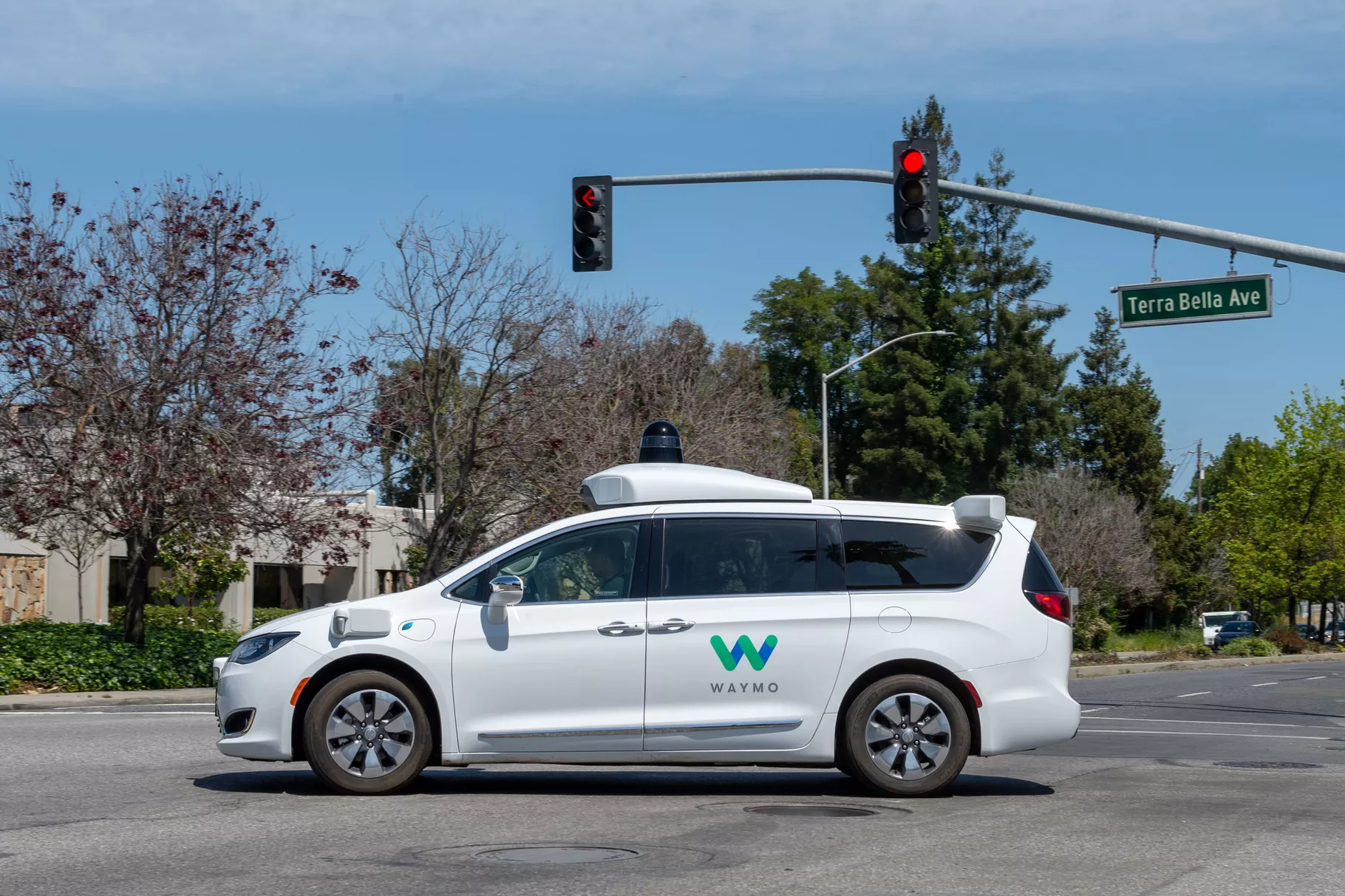 “先保车！”美国总统大选日，Waymo紧急迁出旧金山的无人车