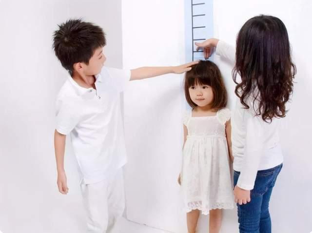 有种“遗传”叫陈佩斯，四代人共用“同一张脸”，一看就是一家人