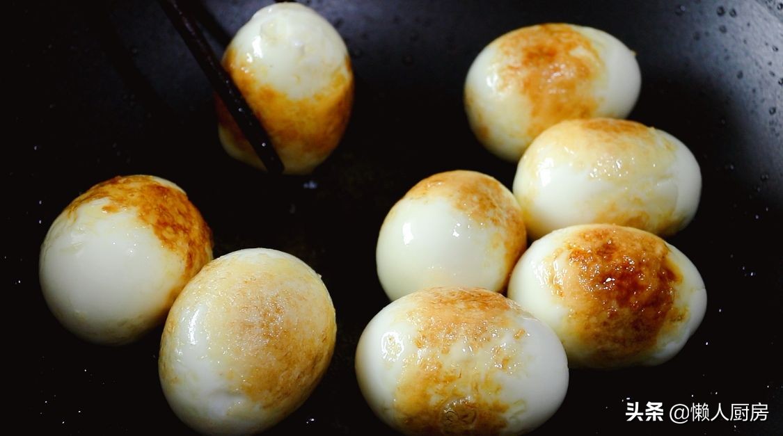 過年吃點不一樣的，用可樂雞翅的做法做雞蛋，酥酥的表皮，超好吃