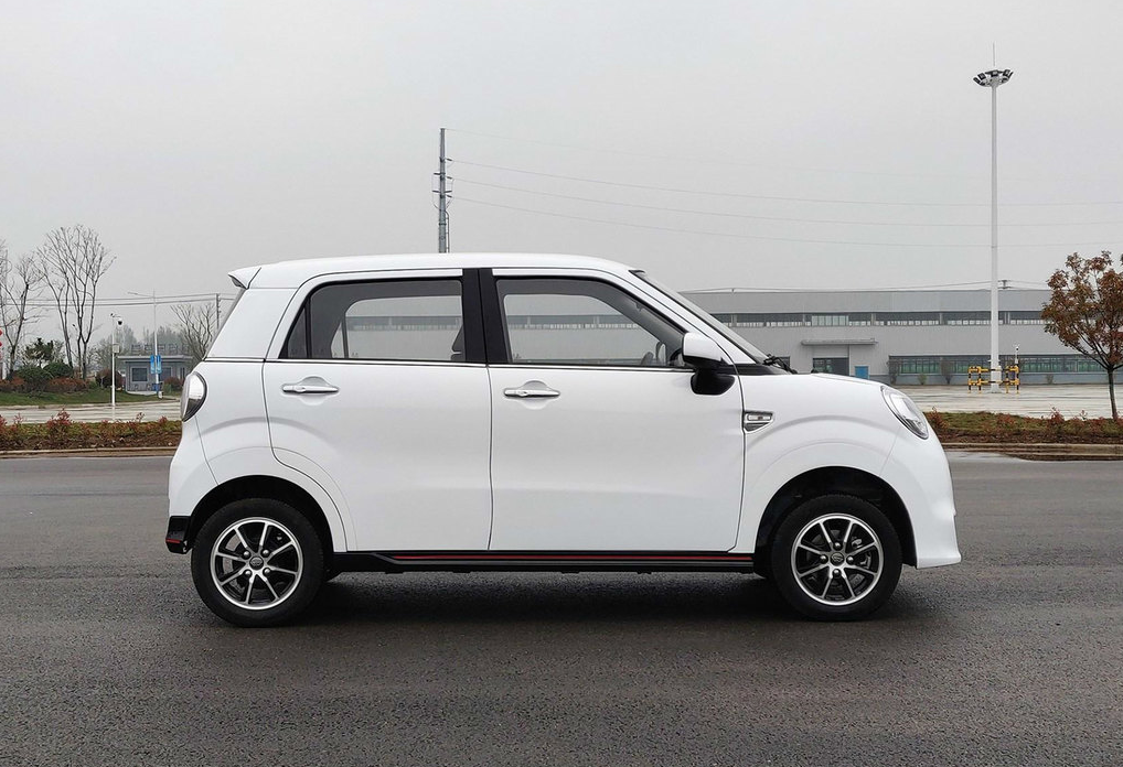 又一代步神车，凌宝BOX来了，颜值超宏光MINI，才3万出头